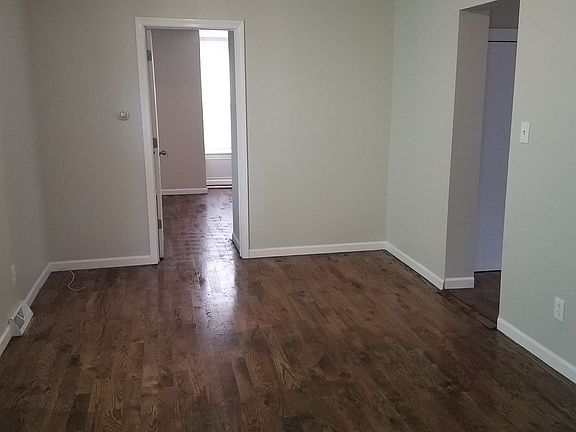 Nice Living Room pic 2