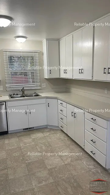 3 bed, 832 sqft, $1,775 — Photo 4