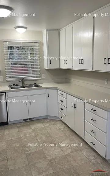 890 E John Adams Pkwy — Photo 4