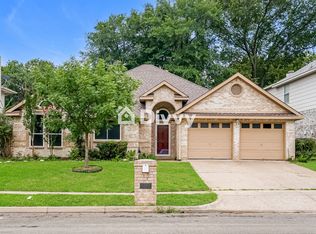 6402 Redstone Dr, Arlington, TX 76001