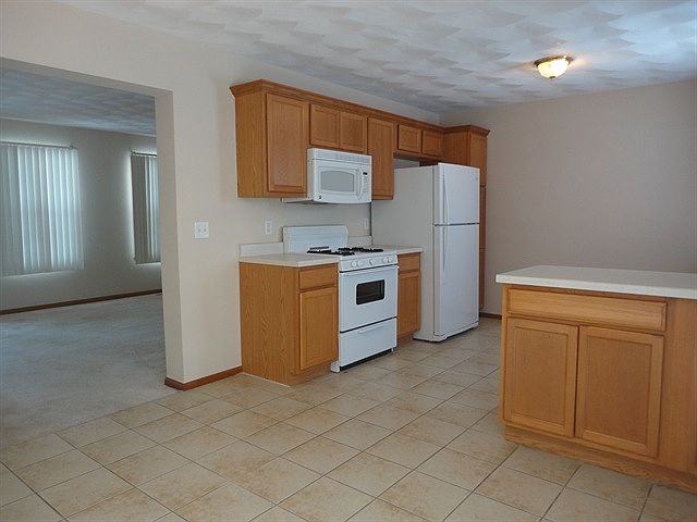 2nd image of 14111 Tallgrass Trl #00