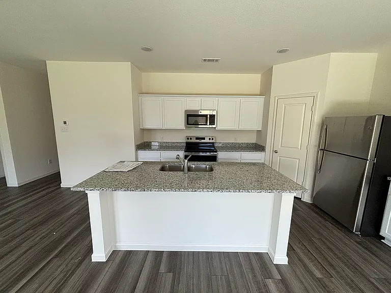 5718 Roadhouse Dr — Photo 3