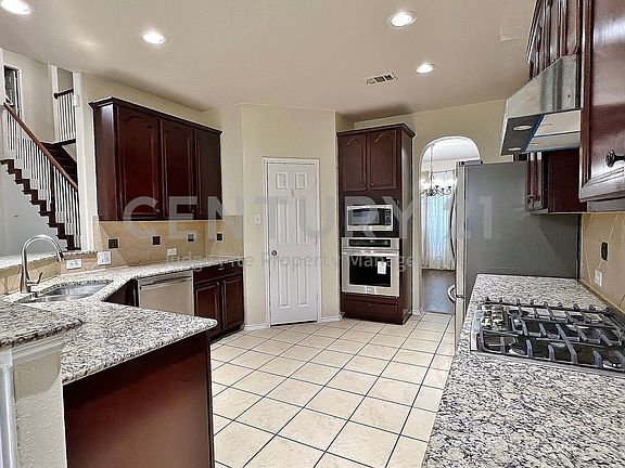 5th image of 10213 Crawford Farms Dr