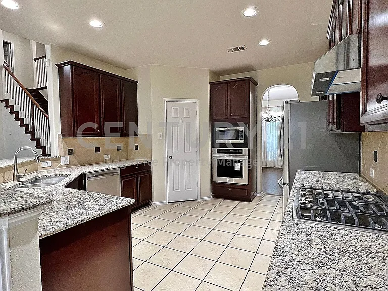 10213 Crawford Farms Dr — Photo 5