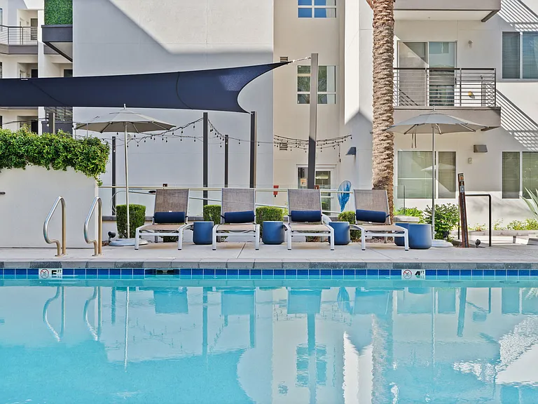 Axis Camelback — Photo 25