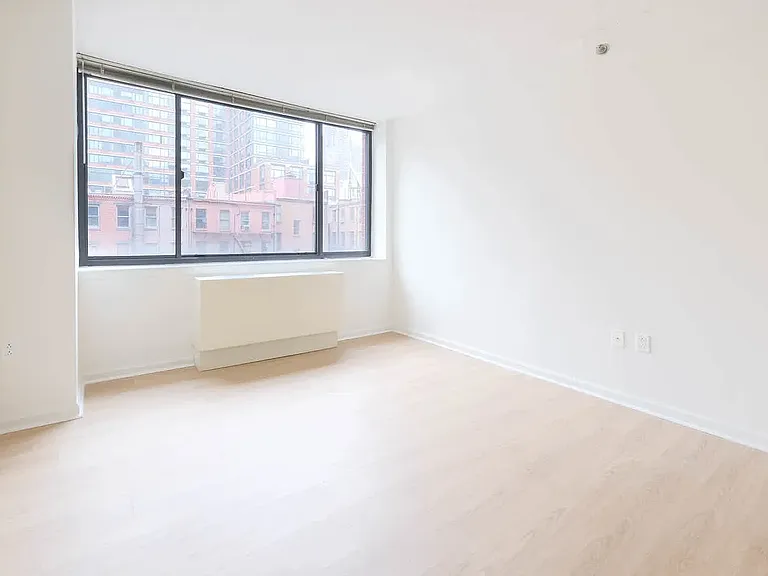 505 W 54th St #825 — Photo 20