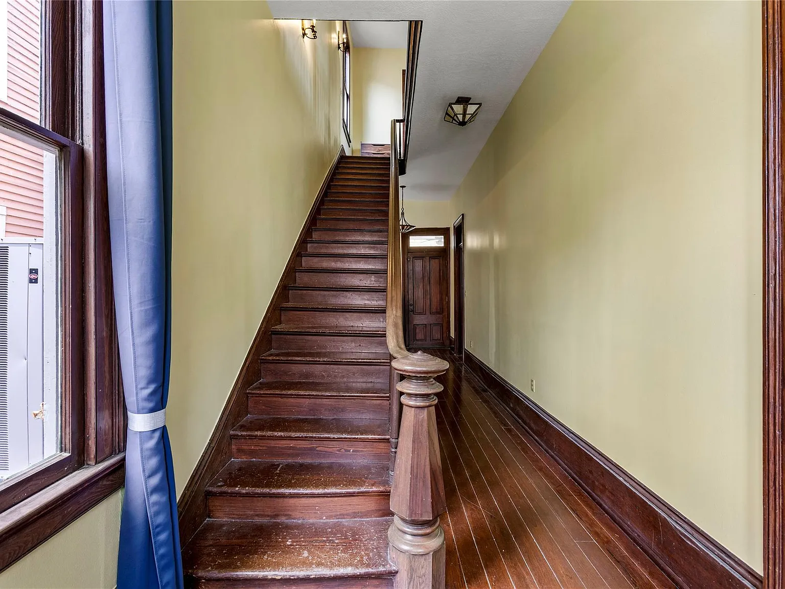4 bed, 2.5 bath, 2504 sqft, $2,500 — Photo 4