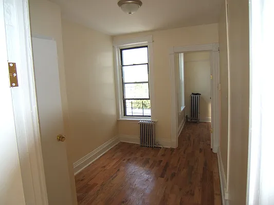 Rented by Joel Weisz, LREB | media 17