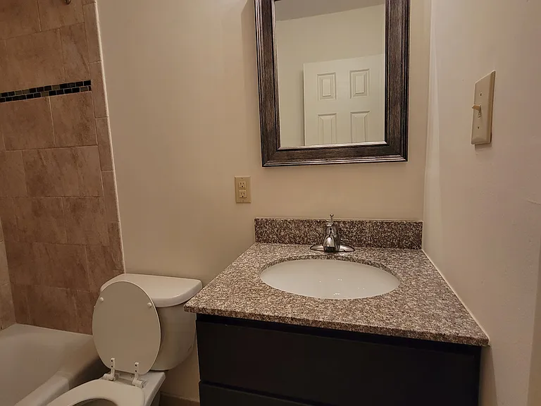 428 S 13th St #204 — Photo 9