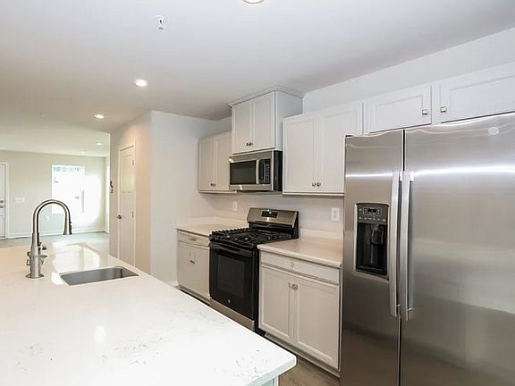 3rd image of 600 Augustine Ct #1