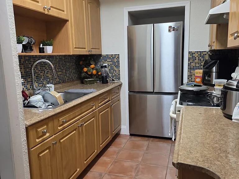 2105 SW 61st Ave — Photo 3
