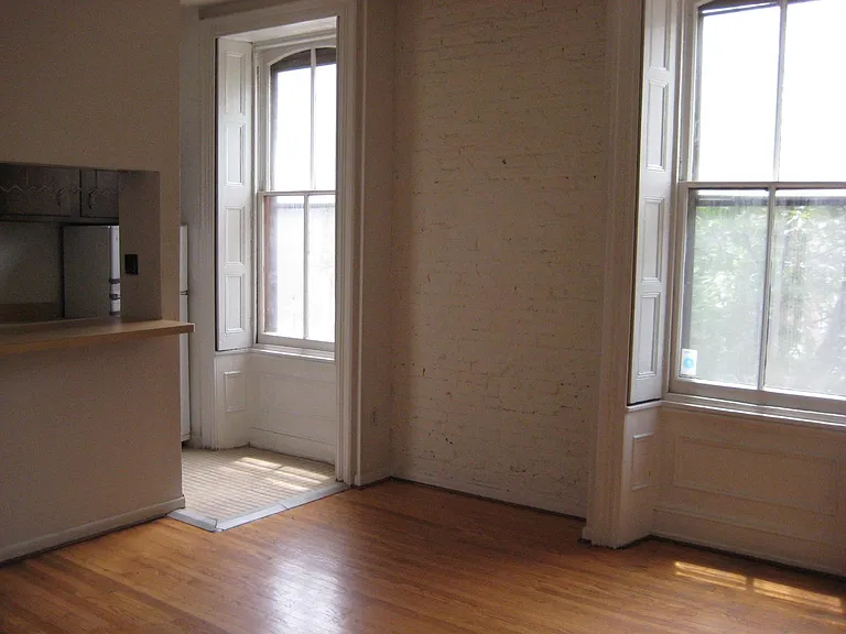 1929 Spring Garden St #2F — Photo 1