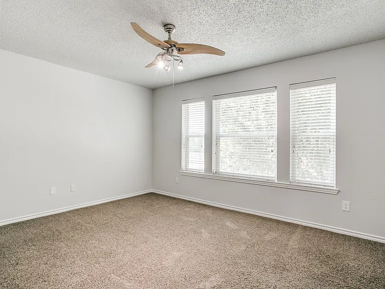 2204 Winslow Ct — Photo 22