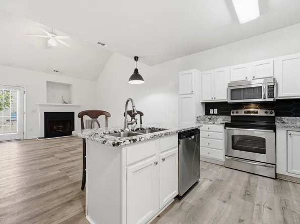 11 Signet Dr, Durham, NC 27708