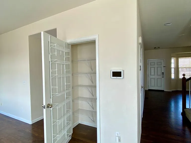 7605 Dobbs Dr — Photo 11