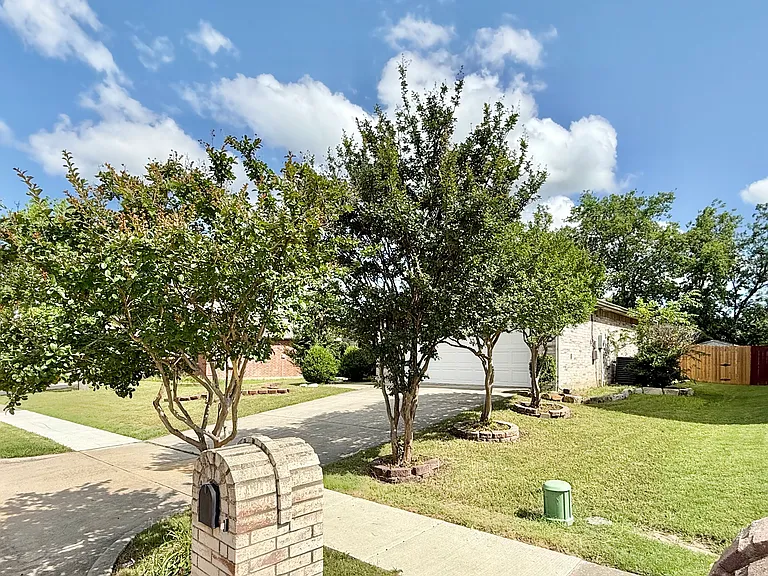 1620 Flagstone Ln — Photo 3