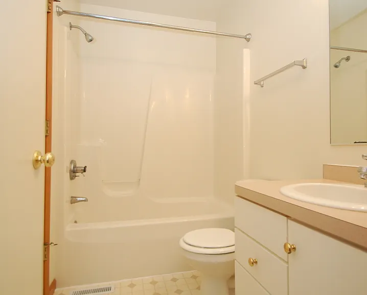 527 S Silverwood Ln #B — Photo 6