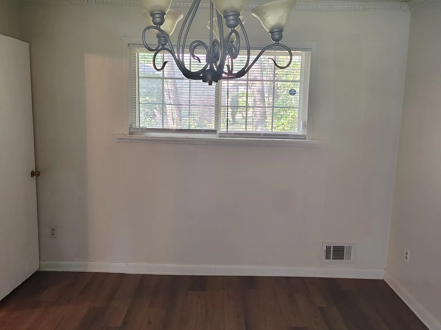 4 bed, 1926 sqft, $1,750 — Photo 1