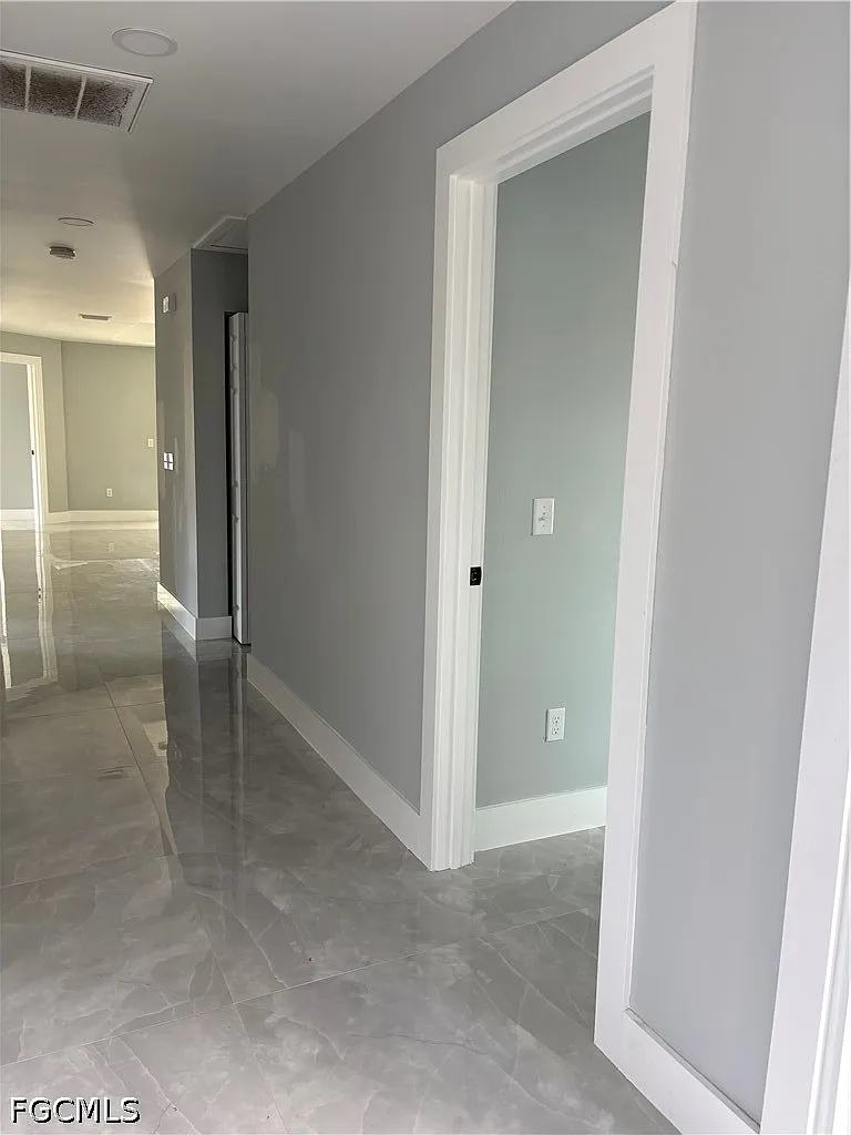 3 bed, 2.0 bath, 2376 sqft, $2,000 — Photo 4