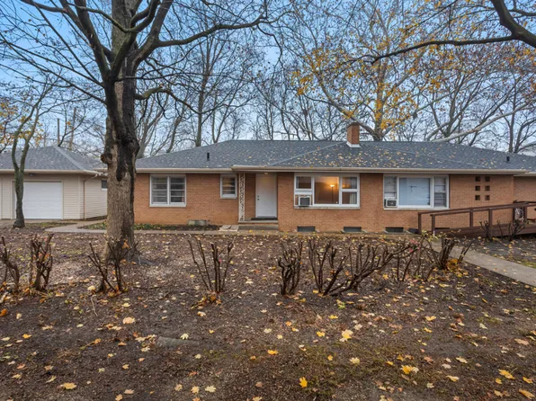 1320 Alms Dr, Champaign, IL 61820