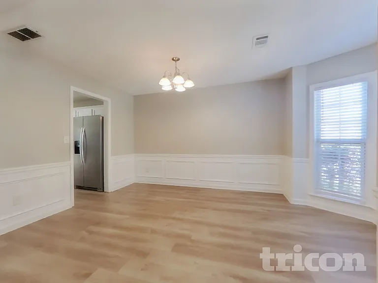 411 Yarrow Way — Photo 5