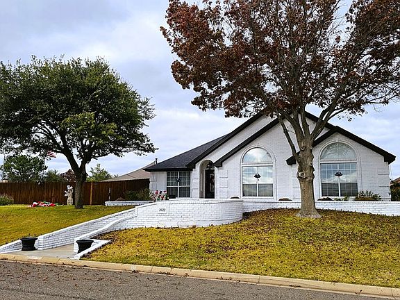 2nd image of 2622 Oak Hills Trl