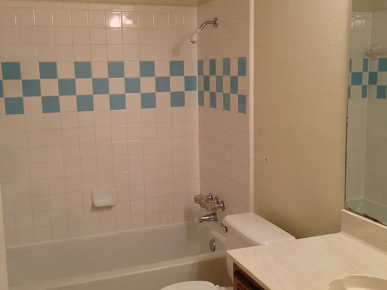 1404 Chapel Ridge Rd — Photo 3