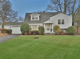 35 Fox Hill Rd, Valhalla, NY 10595