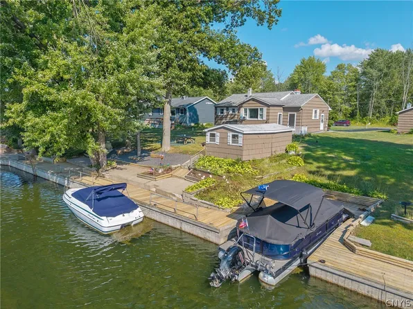 9741 Ethel Rd, Brewerton, NY 13029