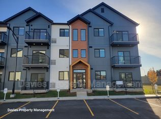 9207 228th St NW #104, Edmonton, AB T5T 4N5