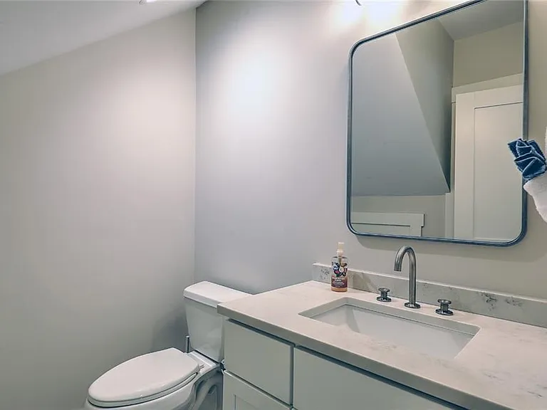 137 Rosebriar Ave — Photo 5