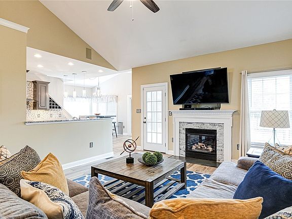 3rd image of 9901 Mistyview Ct