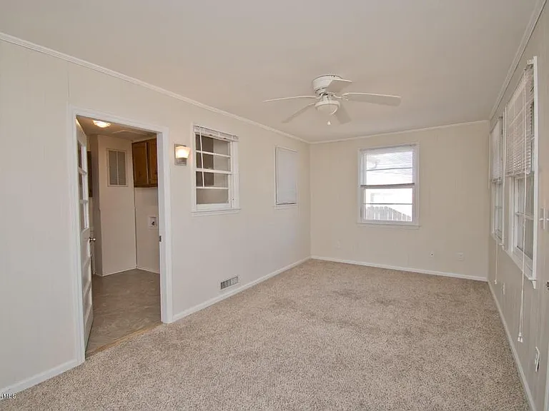 614 W Broad St — Photo 4