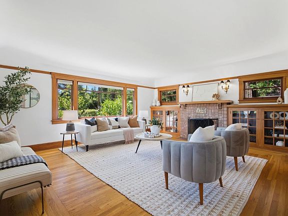 4th image of 402 Bella Vista Ave