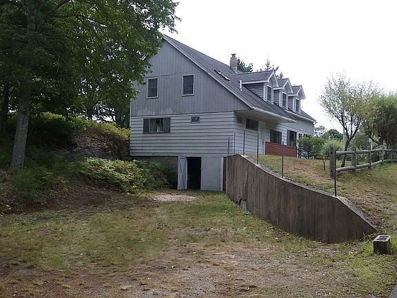 Lower parking/ garage 