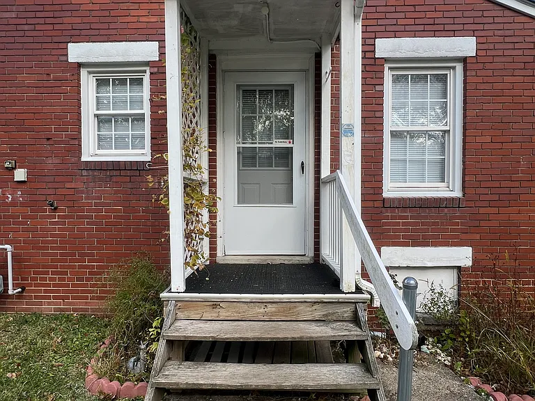 1759-1761 Huron Rd SE — Photo 2
