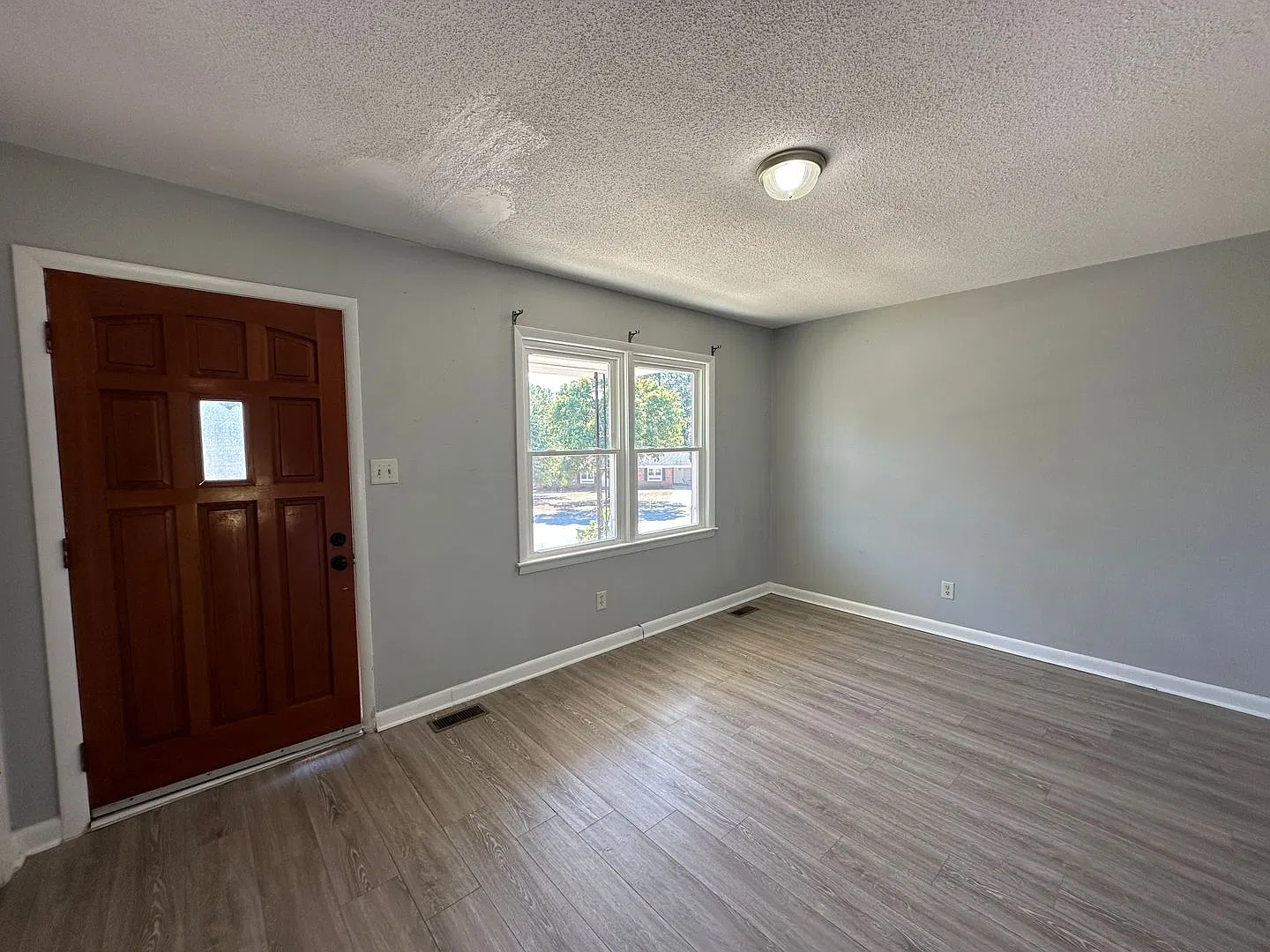 3 Bedroom, 1.5 Bath off Andrews Rd. — Photo 3
