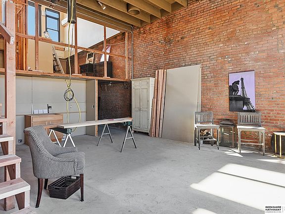 2nd image of 1013 Howard St #2