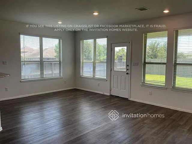 753 Ridgewood Lake Dr — Photo 3