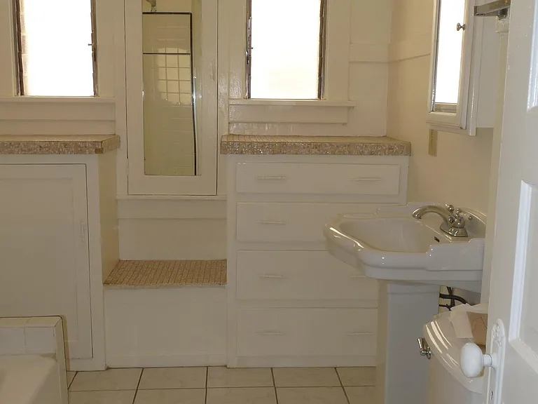 760 Orizaba Ave — Photo 9