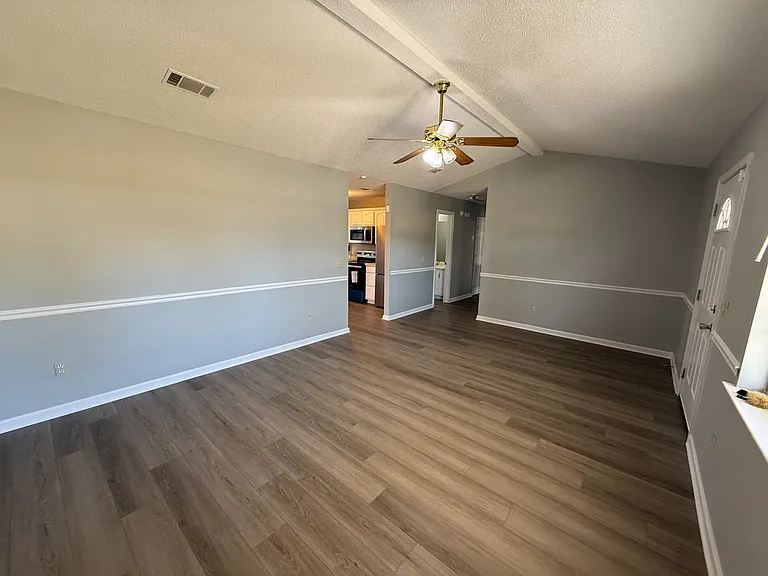 112 NE Jamey Ln — Photo 3