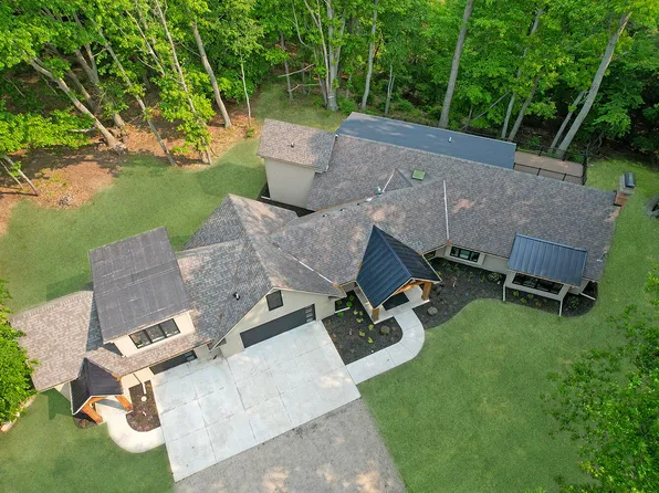 582 Campbell Rd, Saugatuck, MI 49453