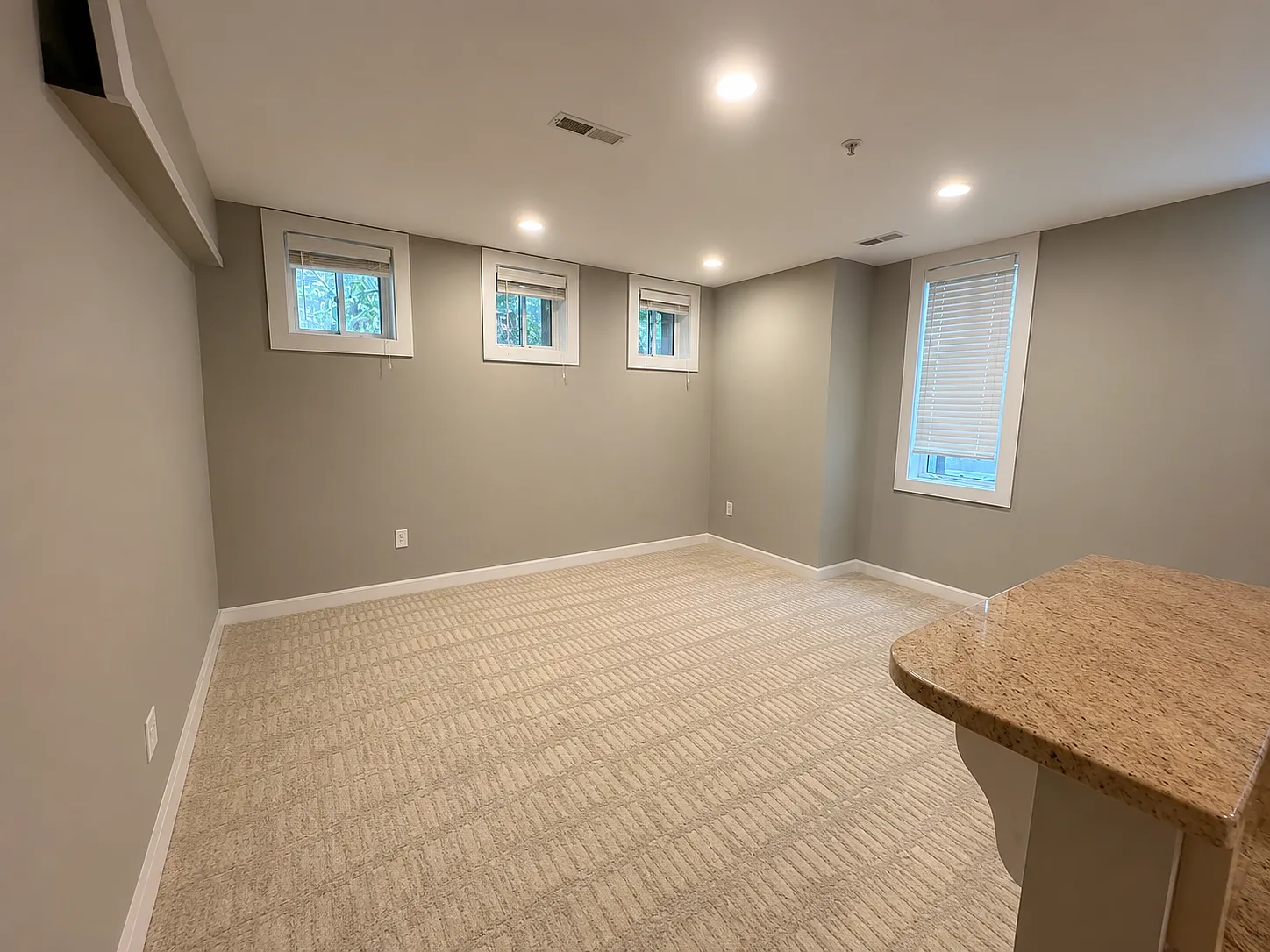 1 bed, 4350 sqft, $2,030 — Photo 2