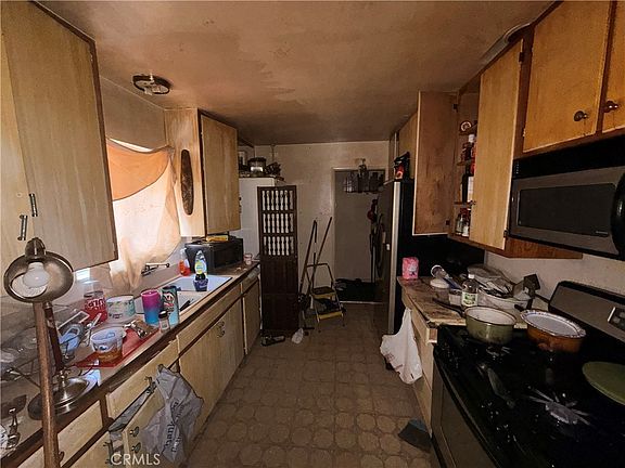 5th image of 1183 W 19th St