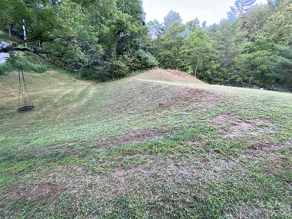 4th image of 22 Skyline Dr