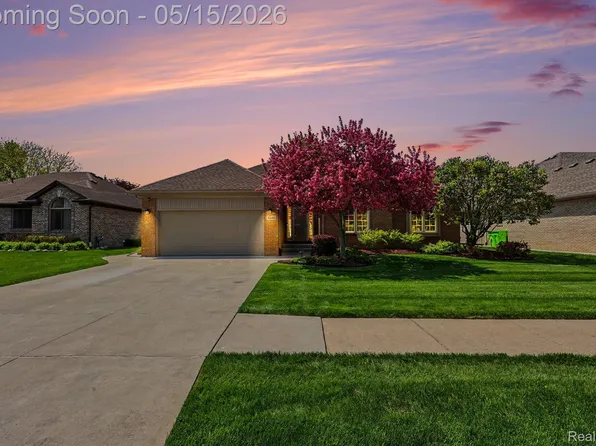 50183 Oxford Dr, Macomb, MI 48044