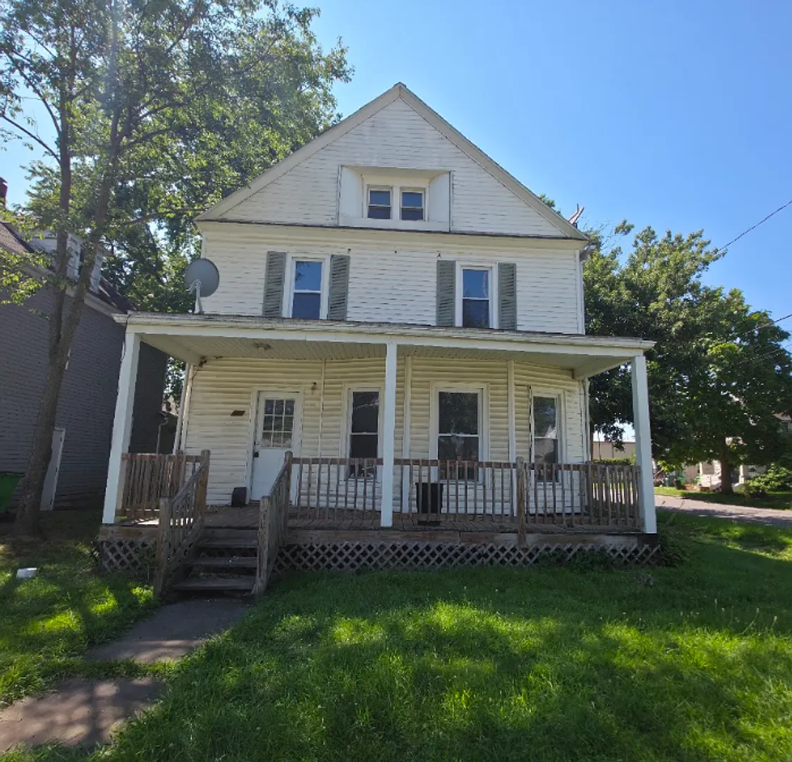 Single Family Home 3 beds 1.5 bath Available Now! — Photo 1