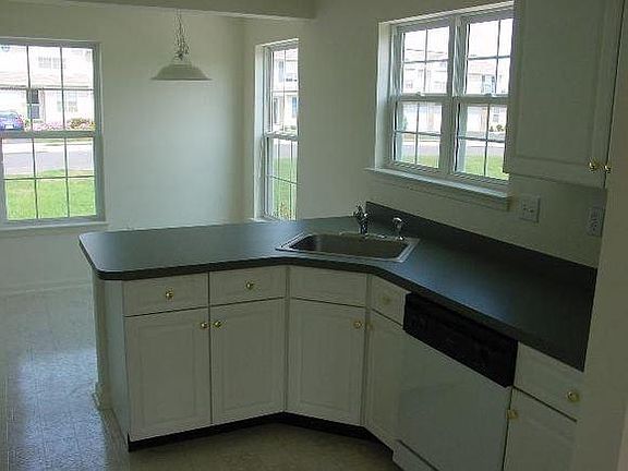 Kitchen (Granite Countertop)