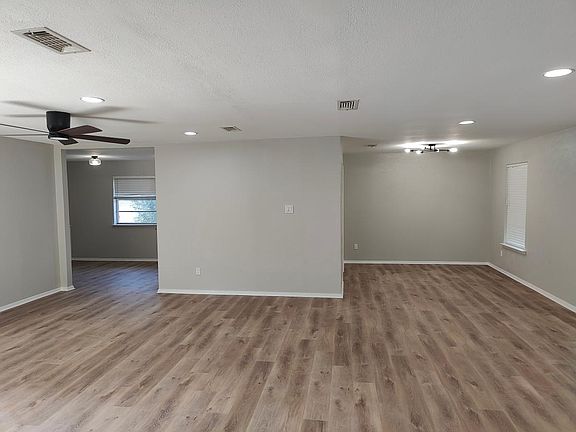 2nd image of 1504 Cochise Dr