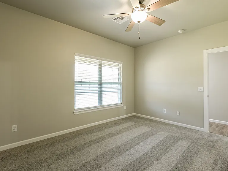 721 League Cir — Photo 15